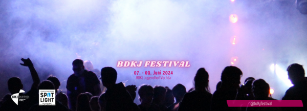 Pinker Schriftzug BDKJ Festival